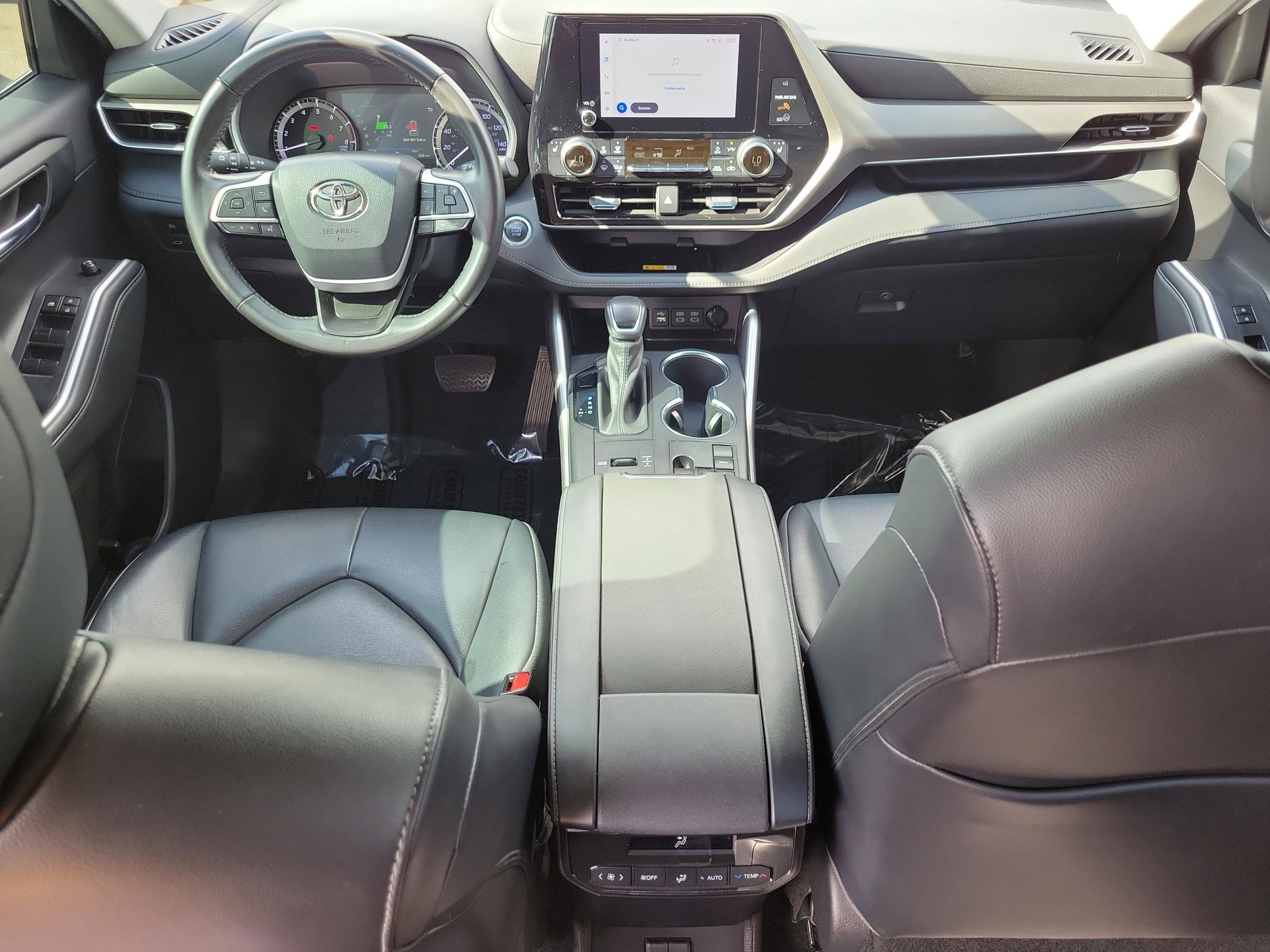 Used 2023 Toyota Highlander XLE FWD image 7
