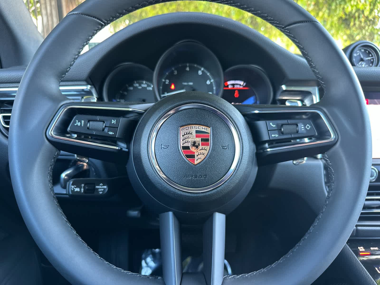 Certified 2025 Porsche Macan AWD/4WD image 25