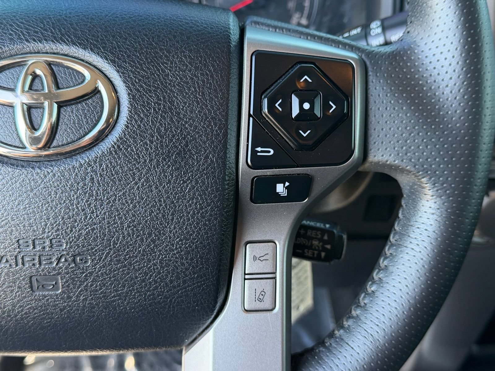 Used 2020 Toyota 4Runner SR5 RWD image 35