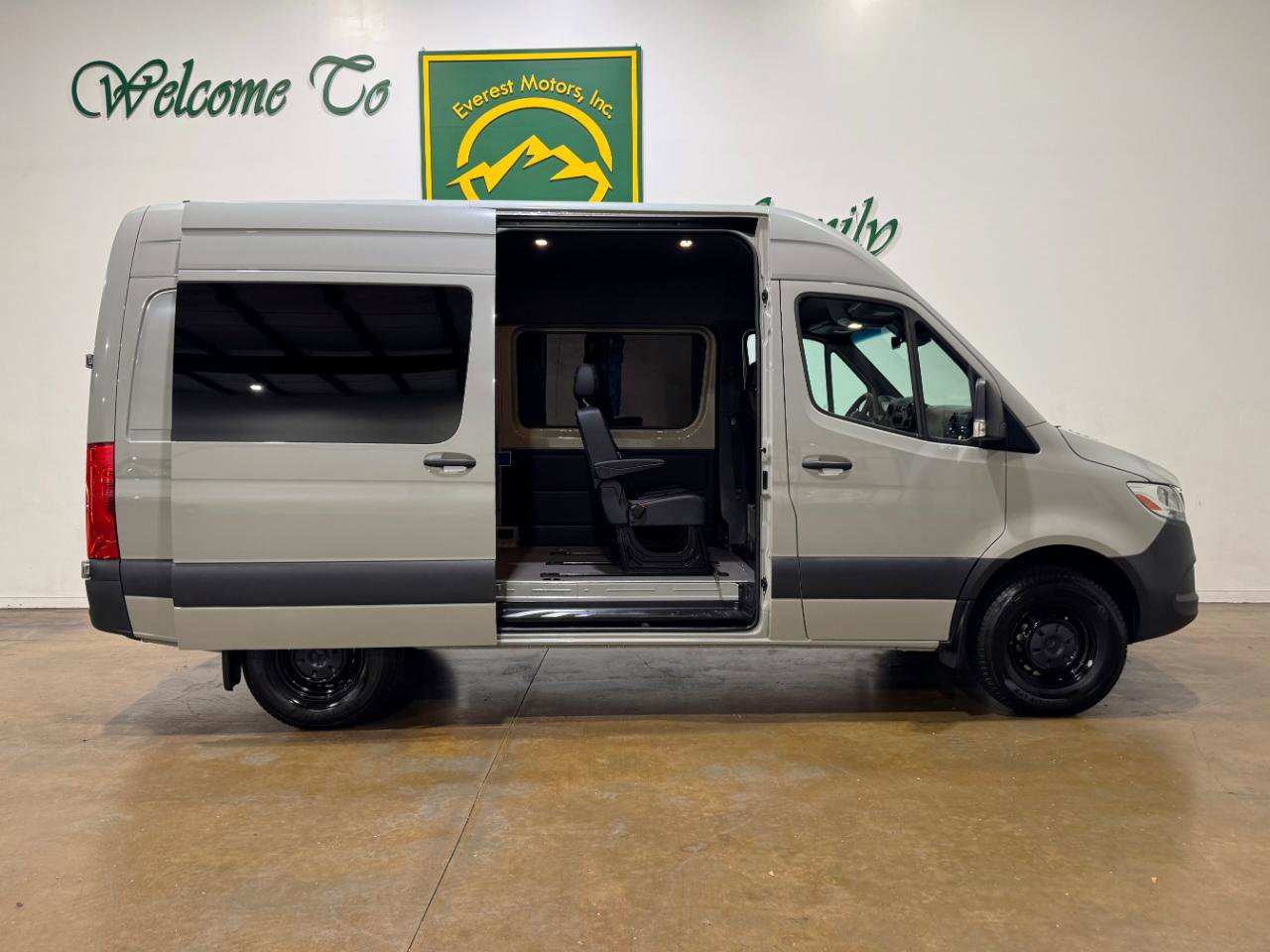 Used 2021 Mercedes-Benz Sprinter 2500 image 30