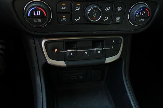 Used 2024 GMC Terrain Denali w/ Denali Premium Package AWD/4WD image 19