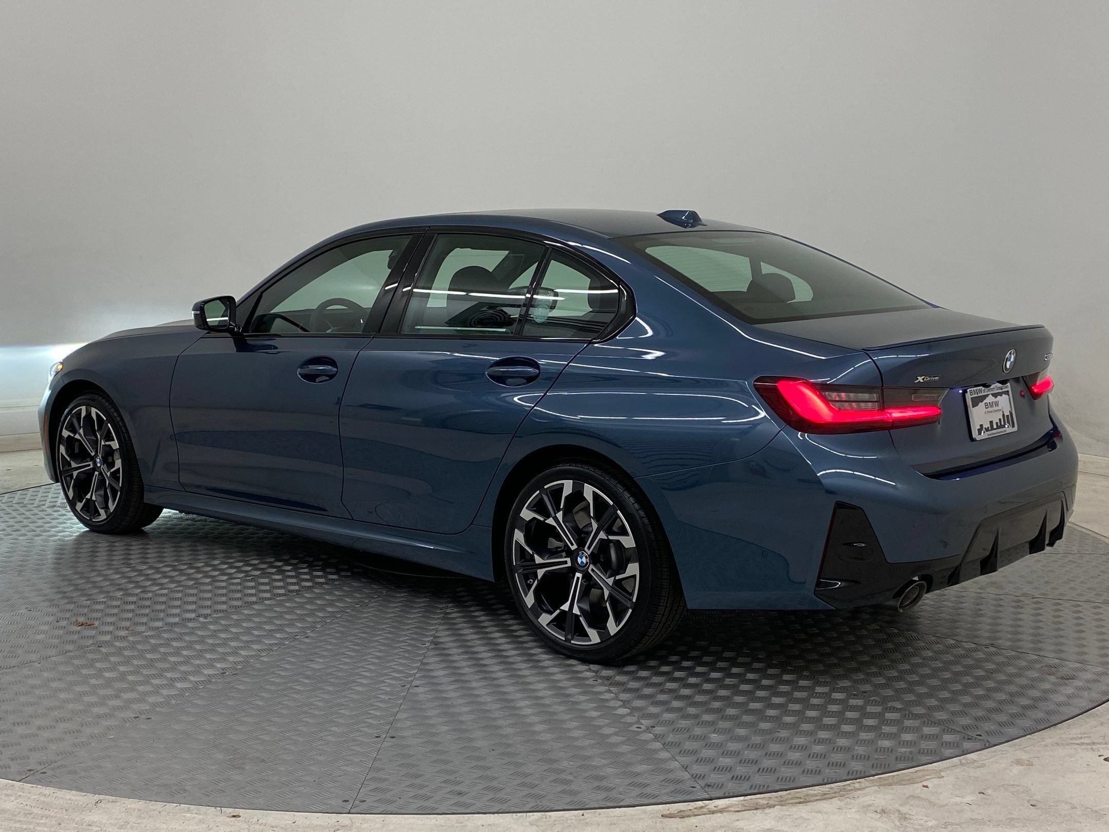 Used 2026 BMW 330i xDrive Sedan w/ M Sport Package AWD/4WD image 3