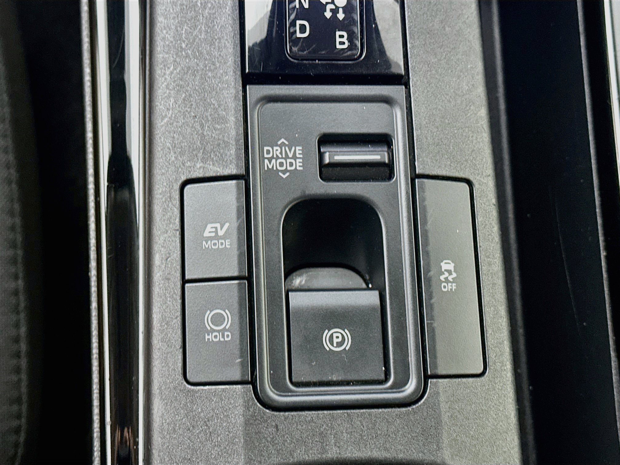 Used 2024 Toyota Prius LE FWD image 25