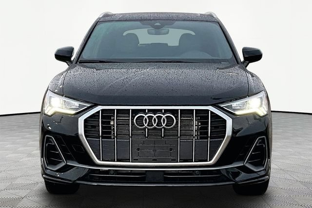 Used 2023 Audi Q3 2.0T Premium w/ Convenience Package AWD/4WD image 3