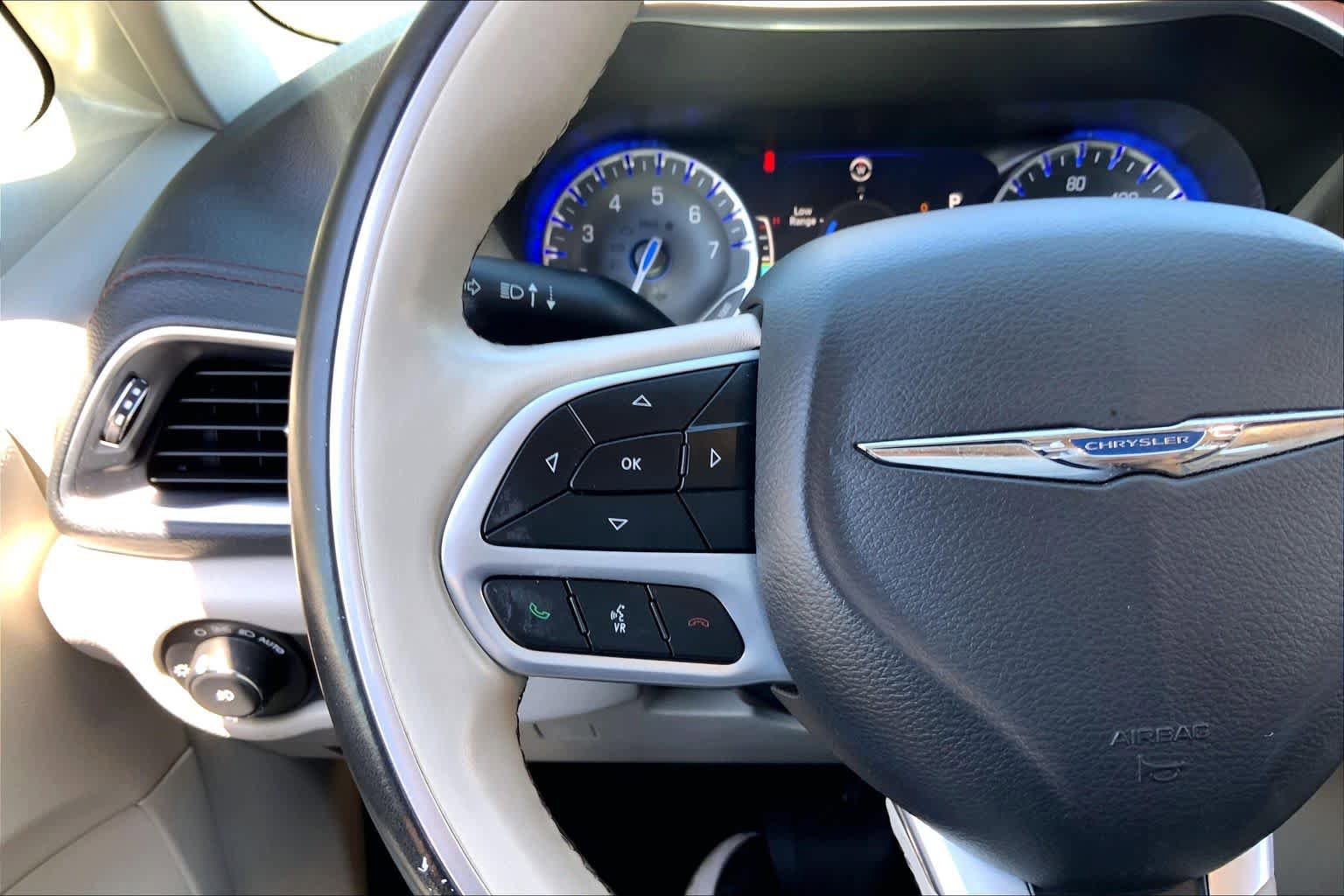 Used 2020 Chrysler Pacifica Limited FWD image 24