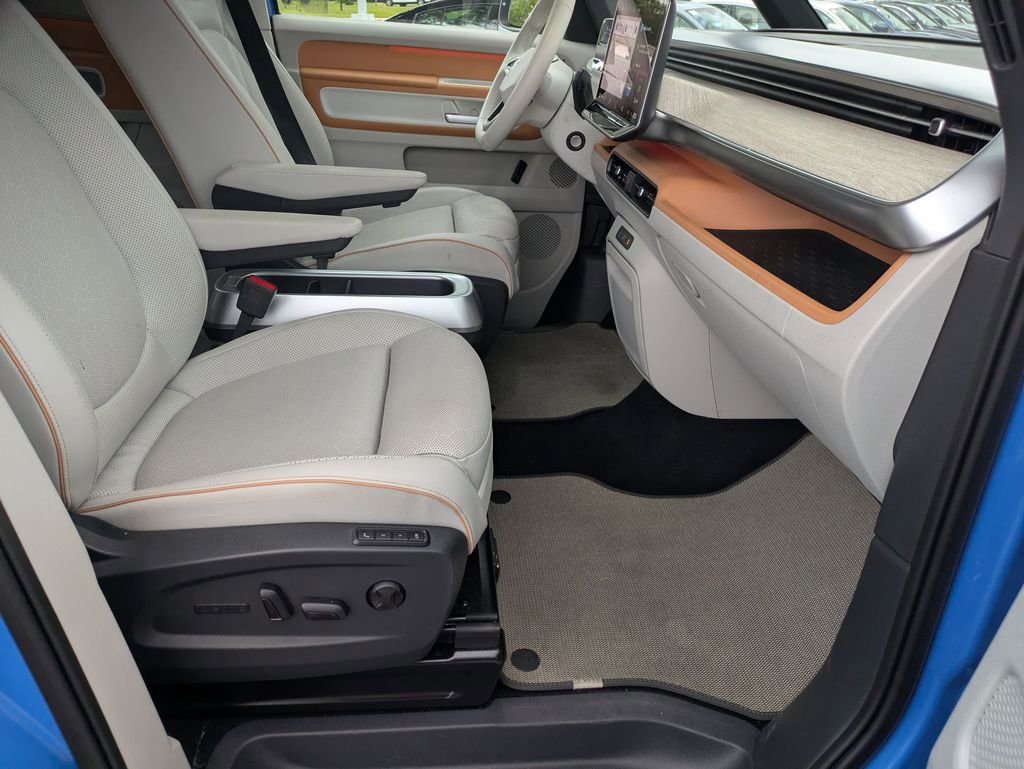Used 2025 Volkswagen ID. Buzz 1st Edition AWD/4WD image 24