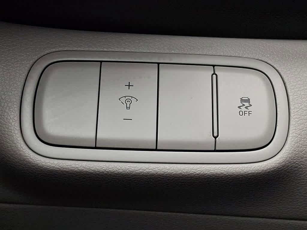 Certified 2025 Hyundai Venue SEL FWD image 23
