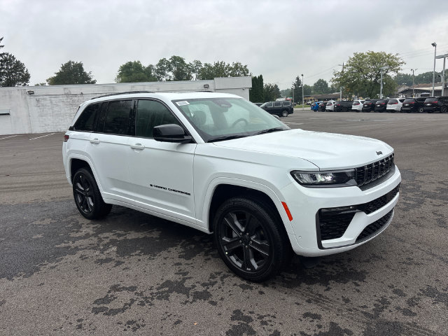 New 2027 Jeep Grand Cherokee Limited AWD/4WD image 2