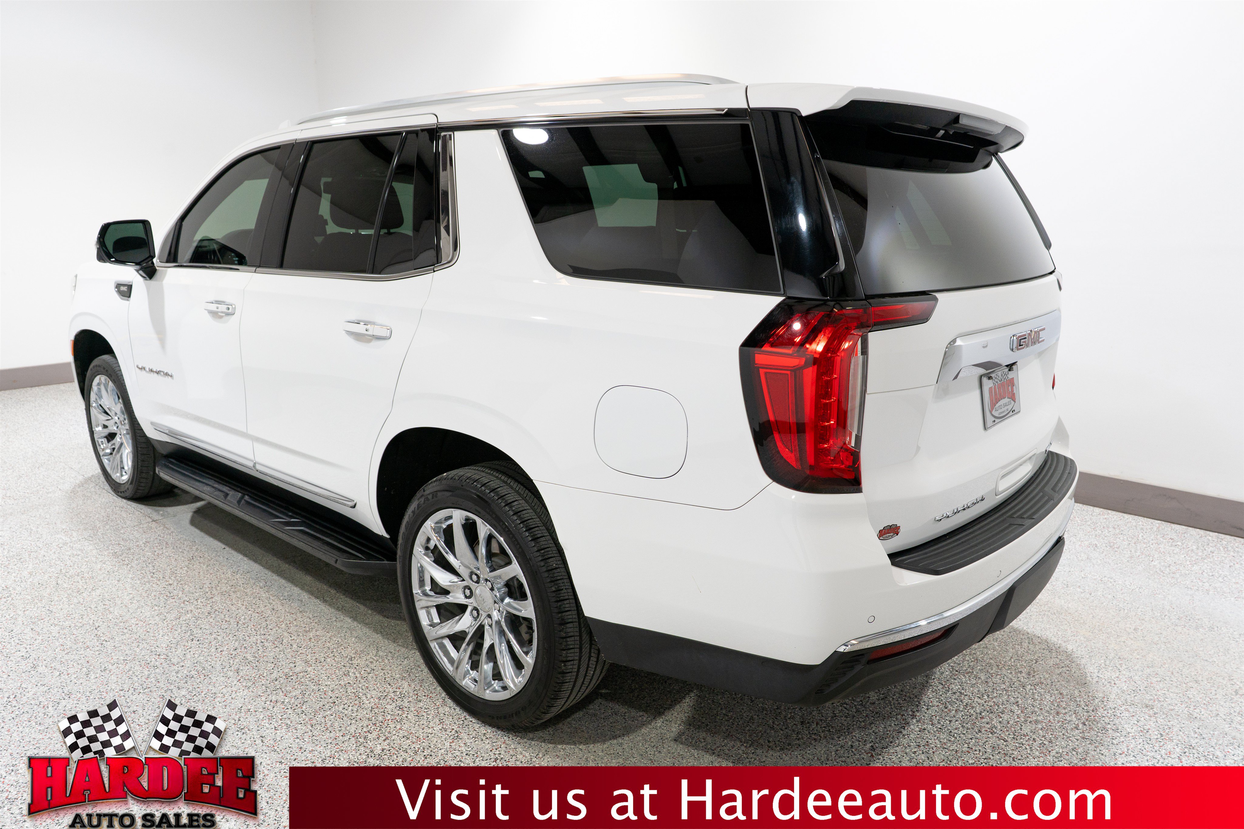 Used 2022 GMC Yukon SLT w/ SLT Premium Package AWD/4WD image 3