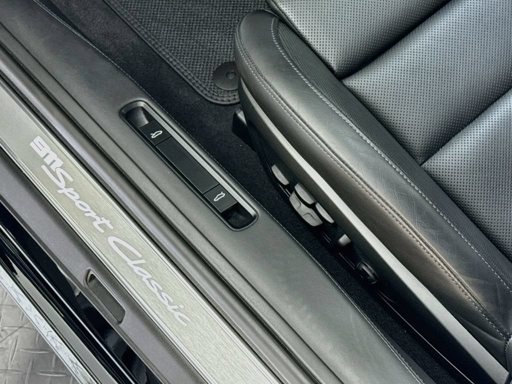 Certified 2023 Porsche 911 Sport Classic RWD image 23