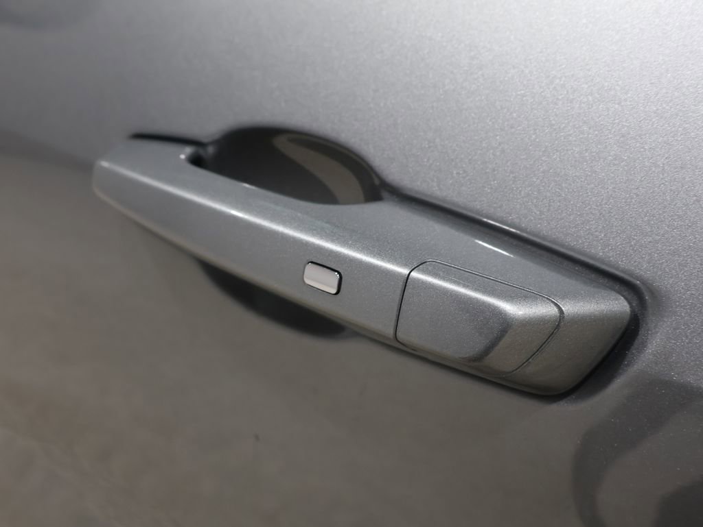 Used 2024 Chevrolet Traverse LT image 11