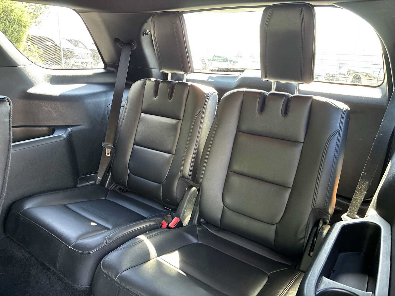Used 2018 Ford Explorer XLT w/ Equipment Group 202A AWD/4WD image 26