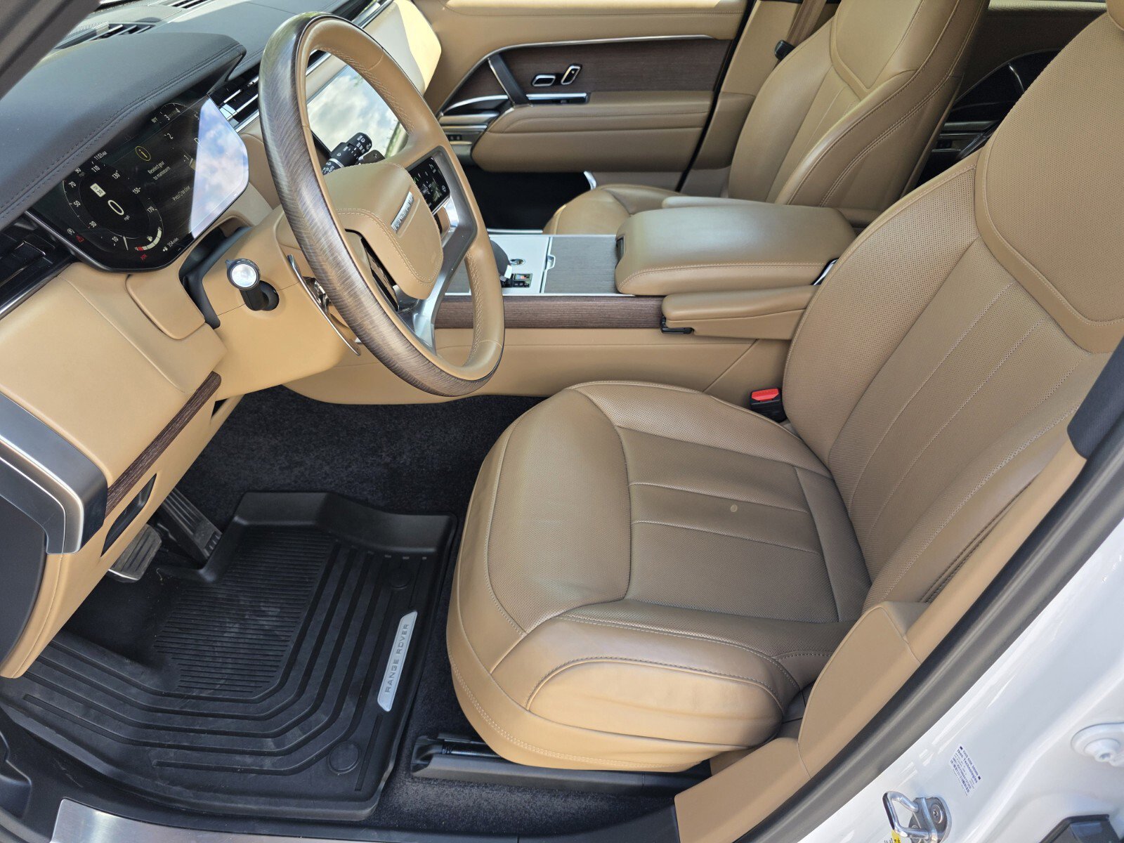 Used 2024 Land Rover Range Rover Long Wheelbase SE image 10