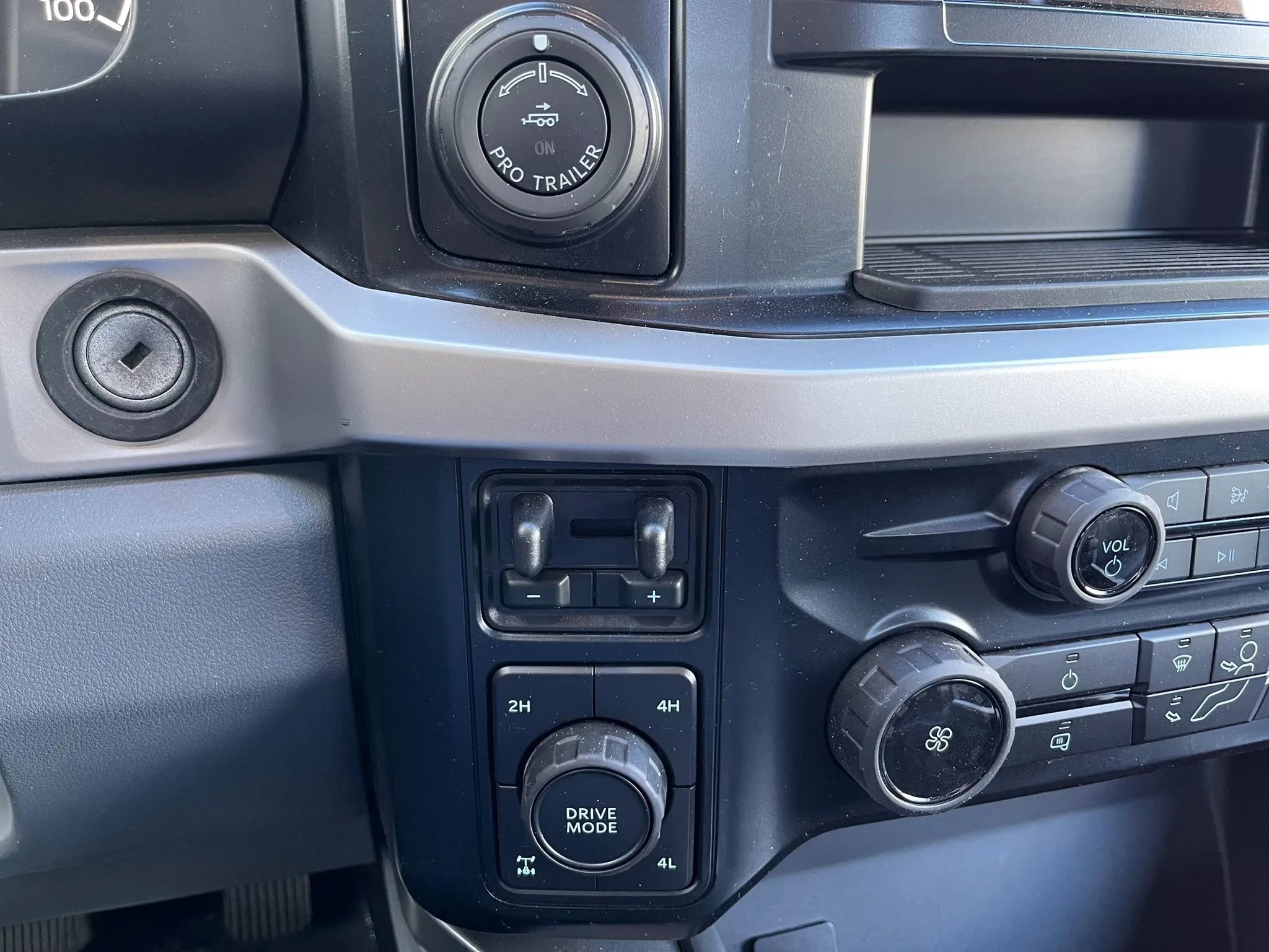 Used 2023 Ford F350 XLT w/ 360-Degree Camera Package image 30