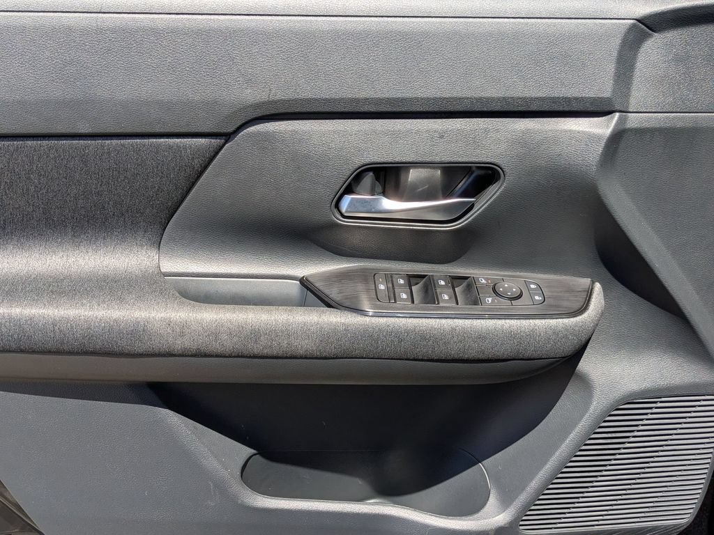 Used 2025 Nissan Kicks SV FWD image 11