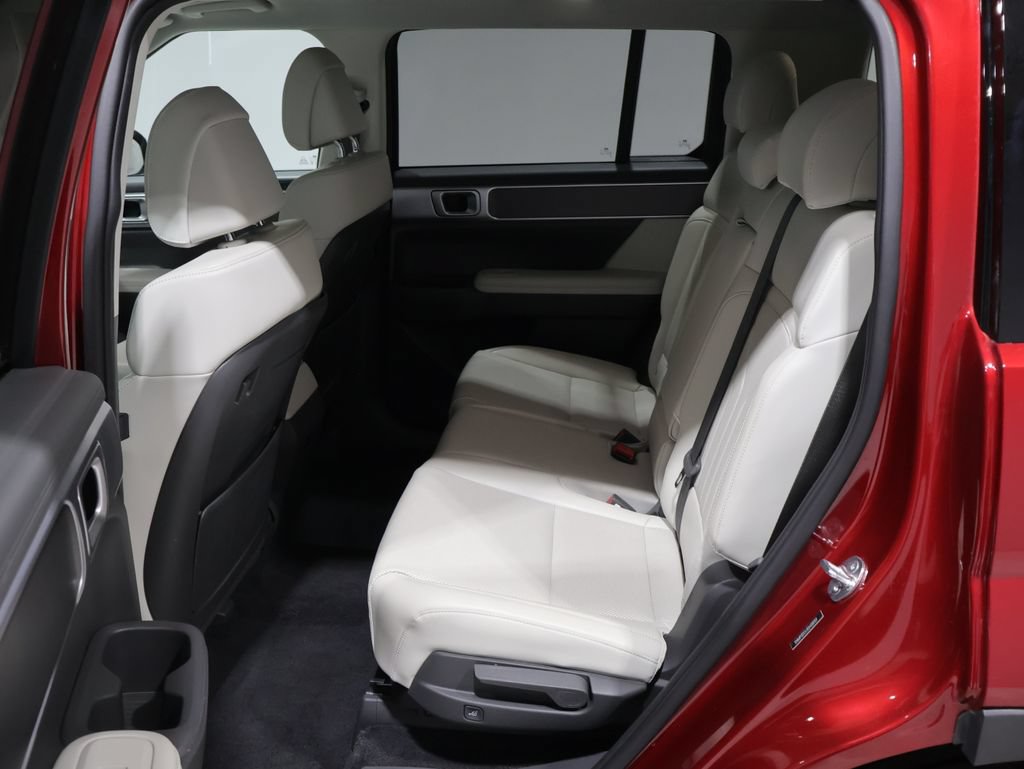 Used 2025 Hyundai Santa Fe SEL AWD/4WD image 16