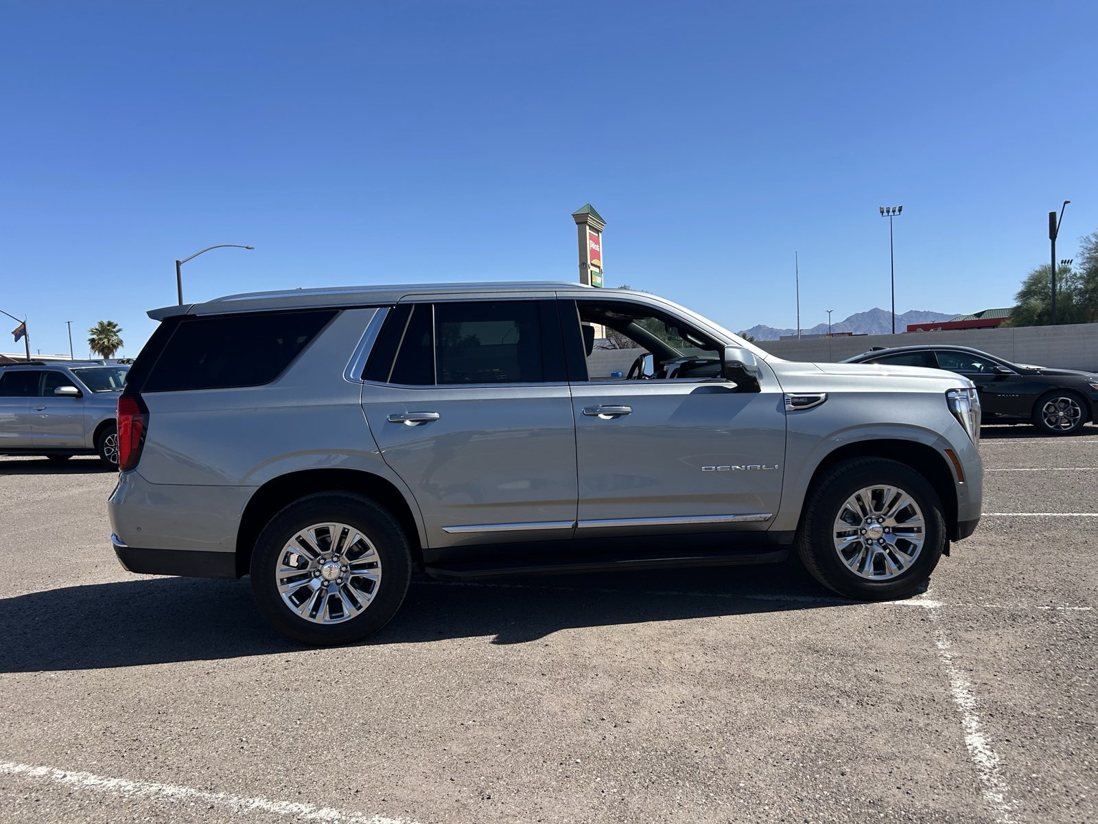 Used 2025 GMC Yukon Denali image 5