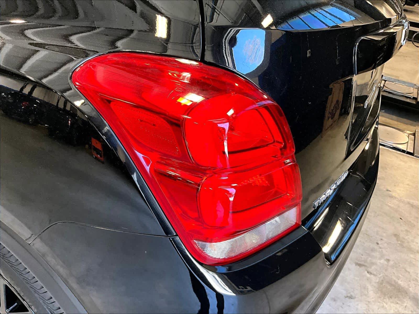 Used 2022 Chevrolet Trax LT w/ Midnight Edition AWD/4WD image 35