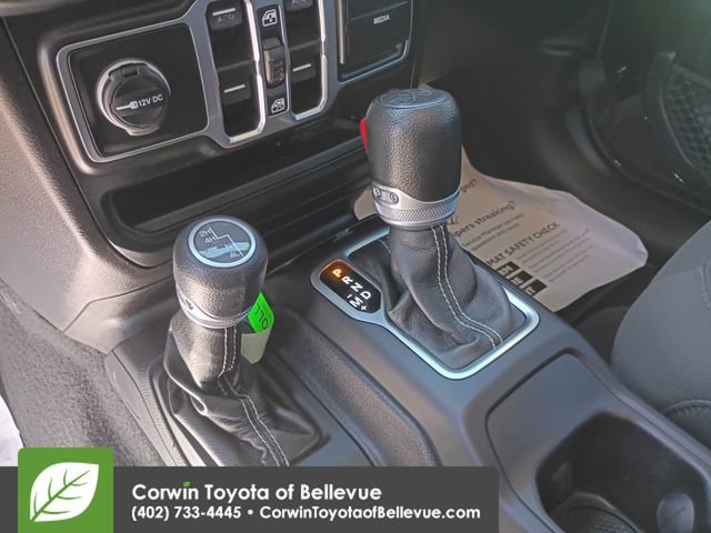 Used 2018 Jeep Wrangler Unlimited Sahara AWD/4WD image 21