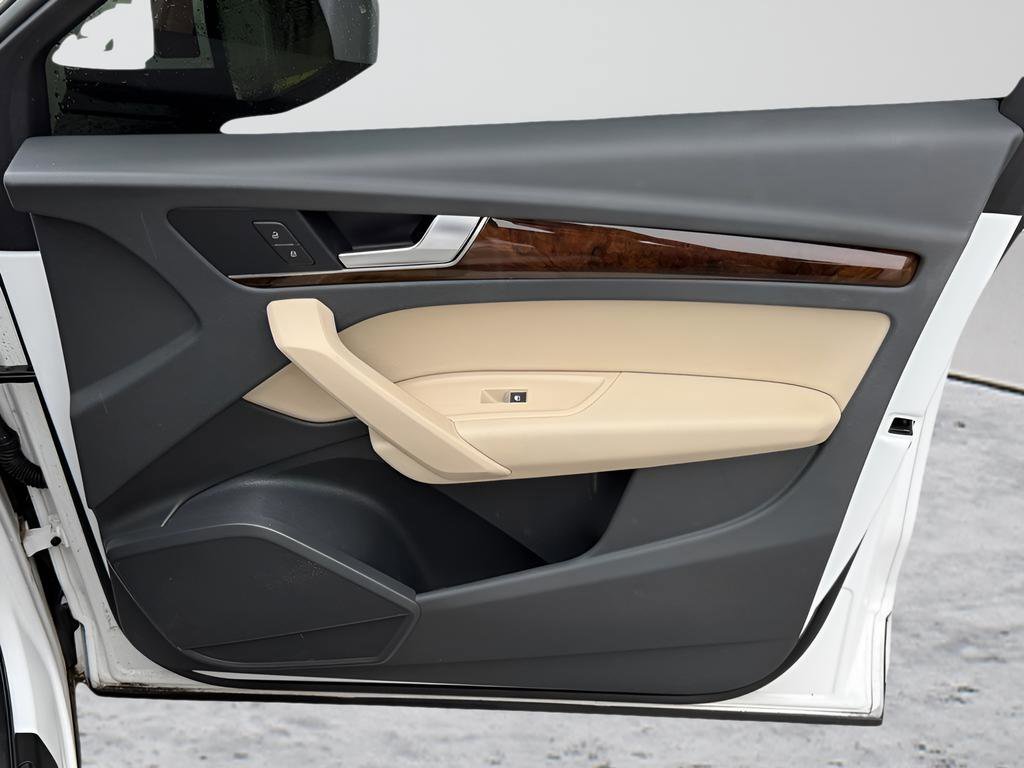 Used 2018 Audi Q5 2.0T Premium Plus w/ Premium Plus Package image 32