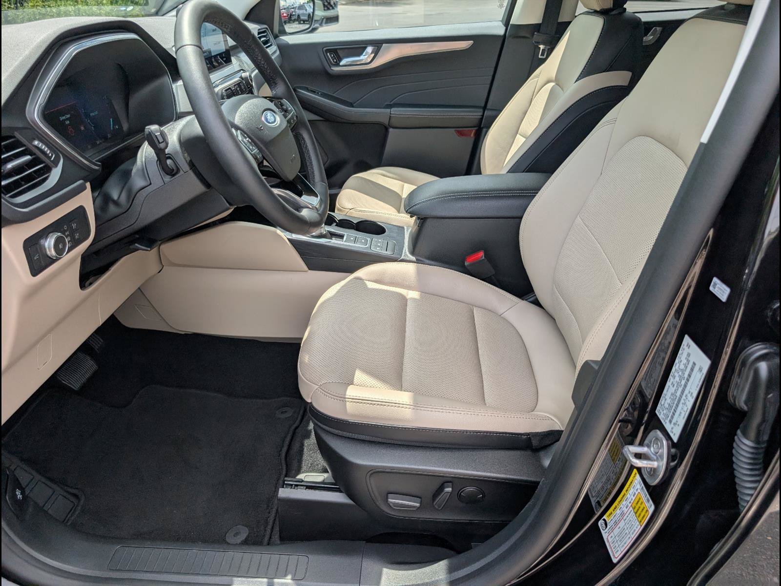 Used 2022 Ford Escape Titanium AWD/4WD image 15