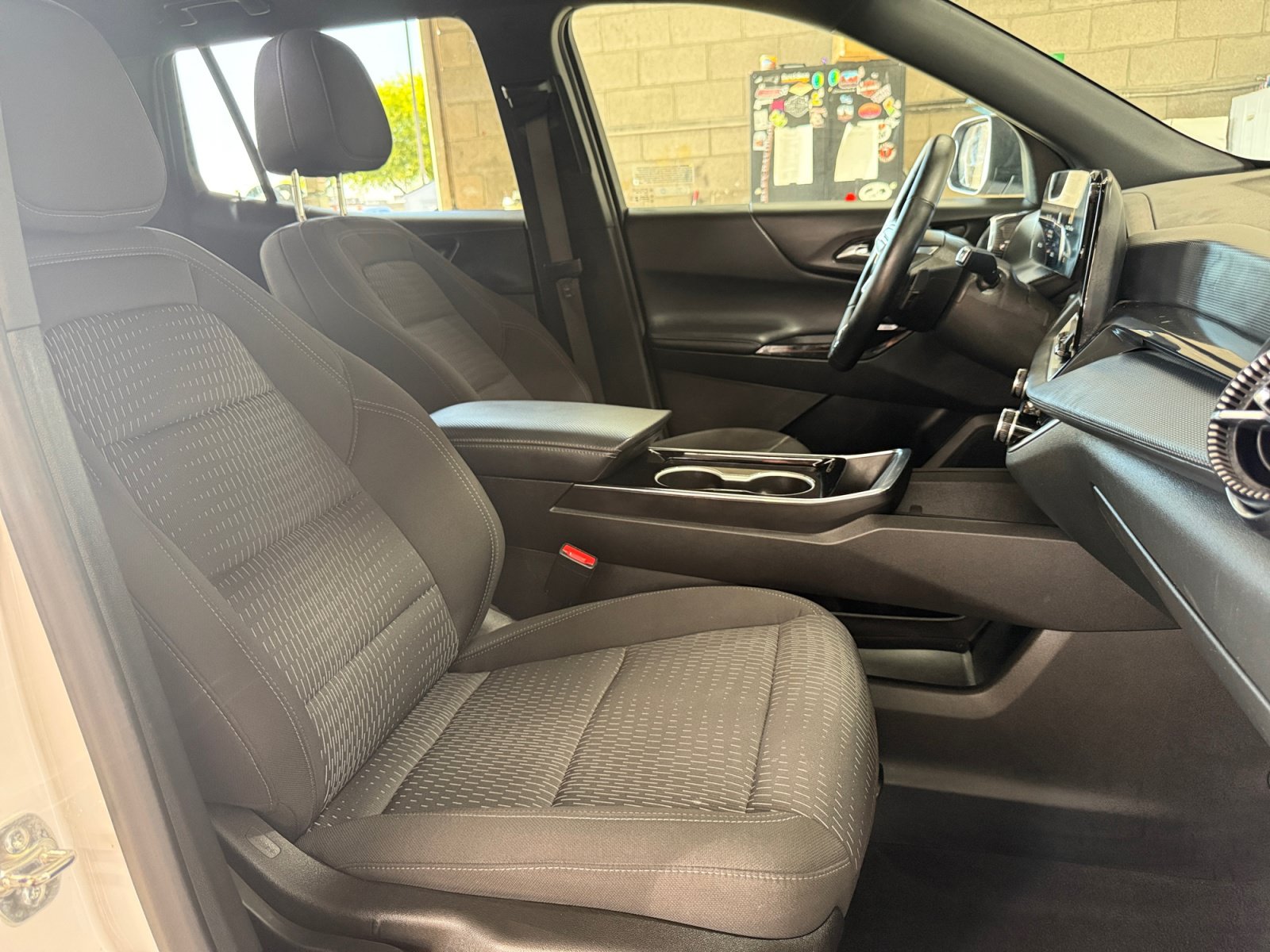 Used 2025 Chevrolet Equinox LT FWD image 28