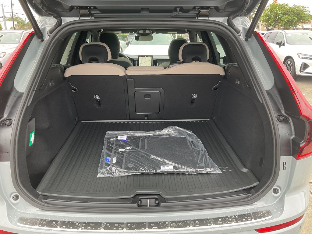 New 2027 Volvo XC60 B5 Core AWD/4WD image 9