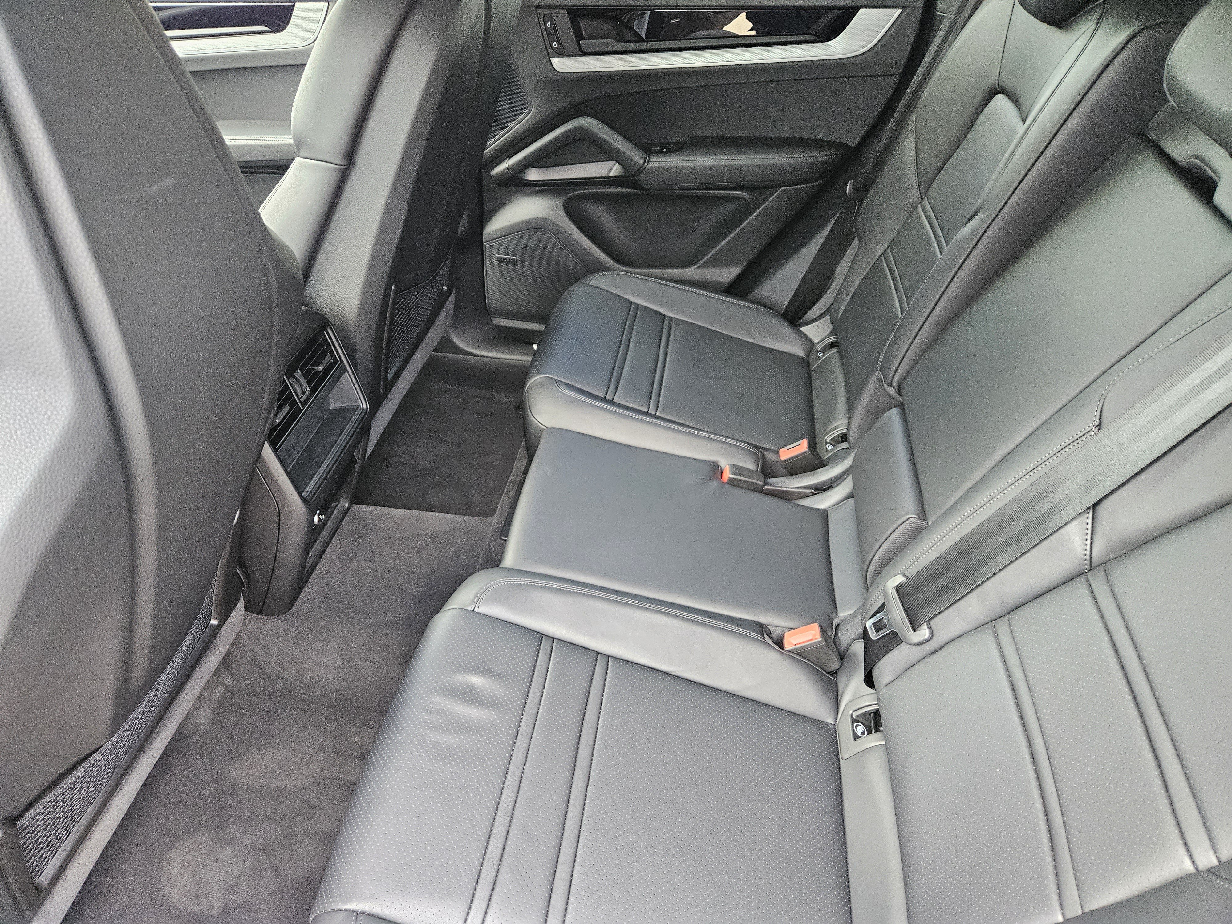Certified 2026 Porsche Cayenne Coupe AWD/4WD image 28