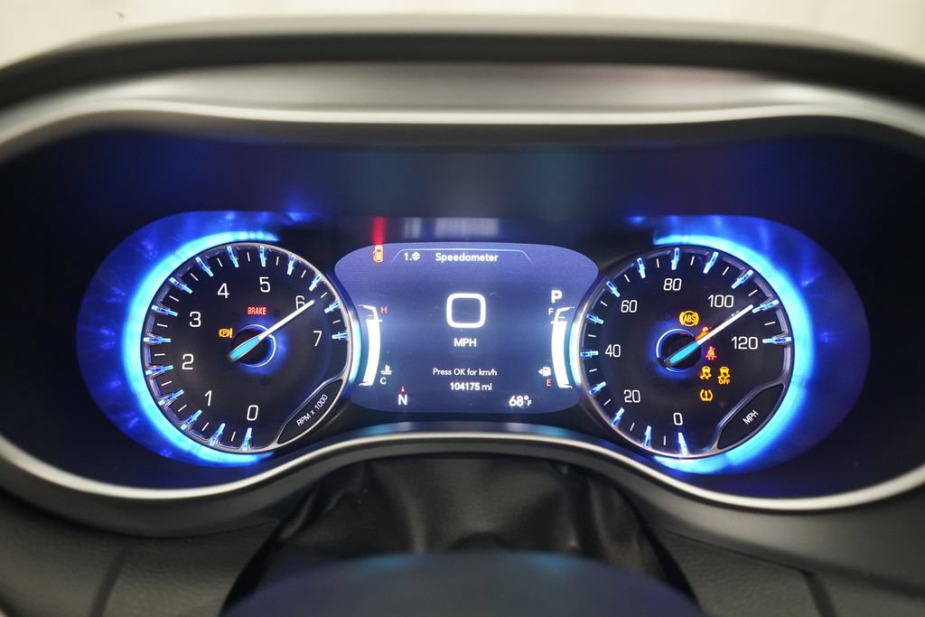 Used 2020 Chrysler Pacifica Touring-L Plus w/ S Appearance Package FWD image 2