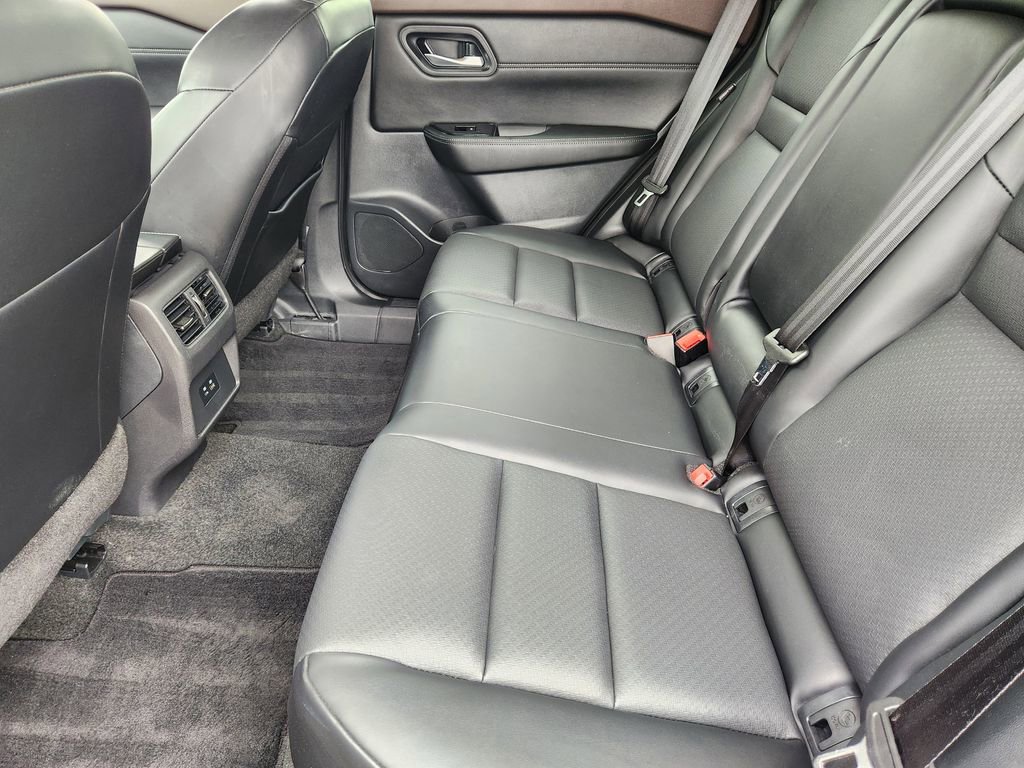 Used 2023 Nissan Rogue SV w/ SV Premium B Package image 30