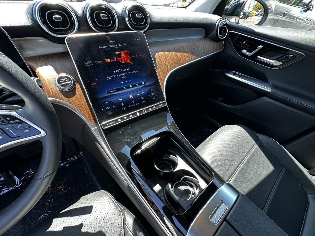 Certified 2025 Mercedes-Benz GLC 350e 4MATIC w/ Driver Assistance Package image 30