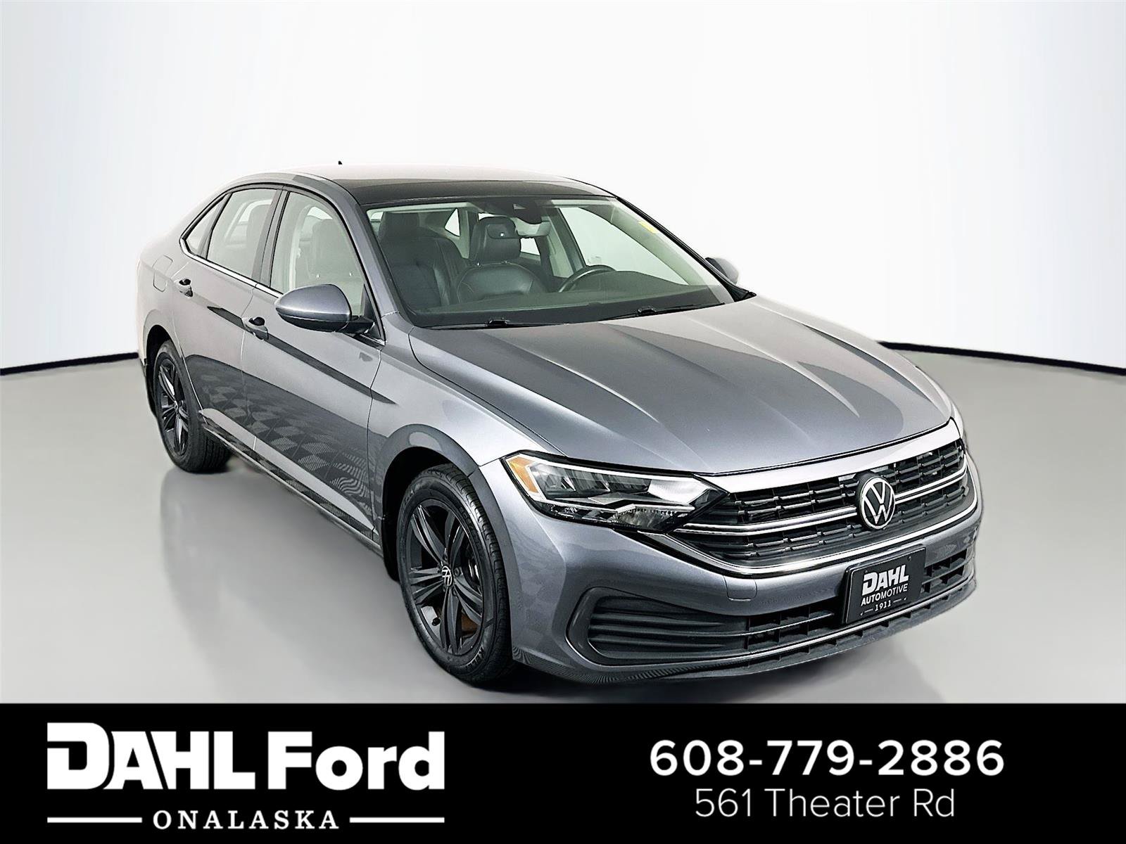 Used 2022 Volkswagen Jetta SE w/ Panoramic Sunroof Package