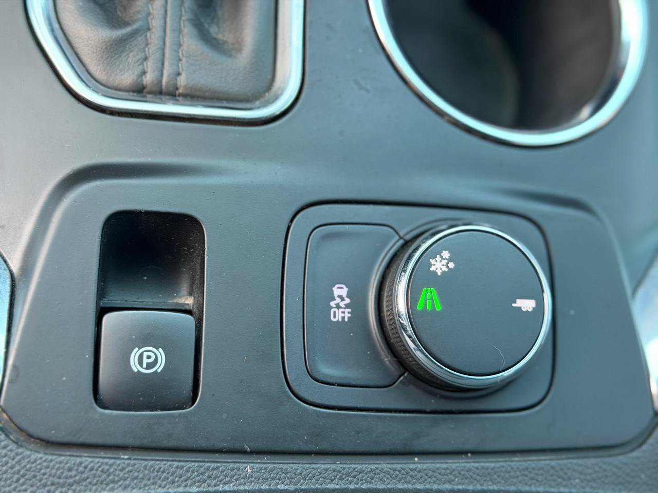 Used 2020 Chevrolet Traverse LT FWD image 32