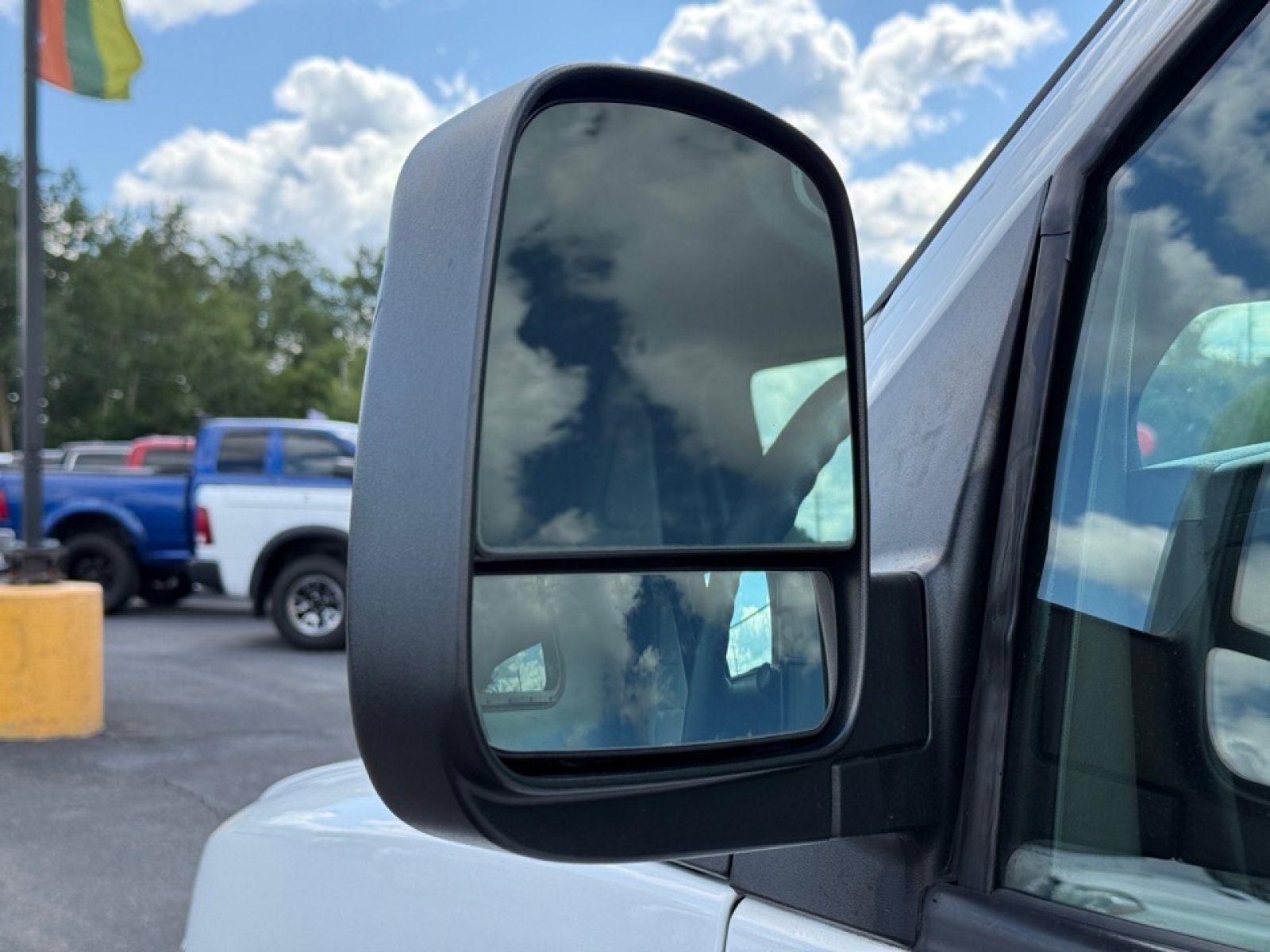 Used 2018 Chevrolet Express 2500 image 33