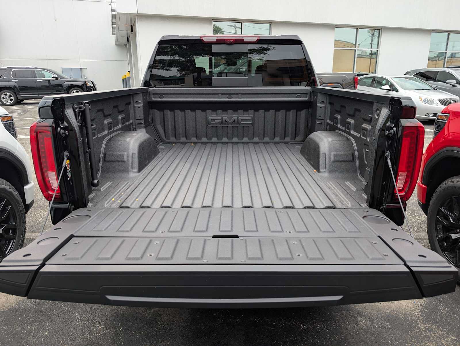 New 2026 GMC Sierra 1500 Denali w/ Technology Package AWD/4WD image 8
