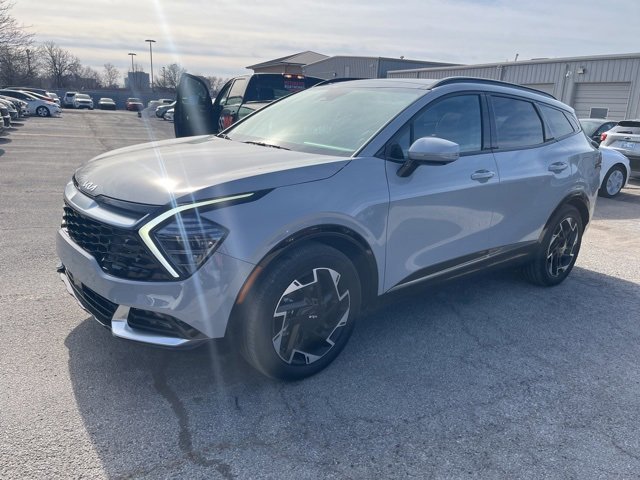 Used 2024 Kia Sportage SX image 2