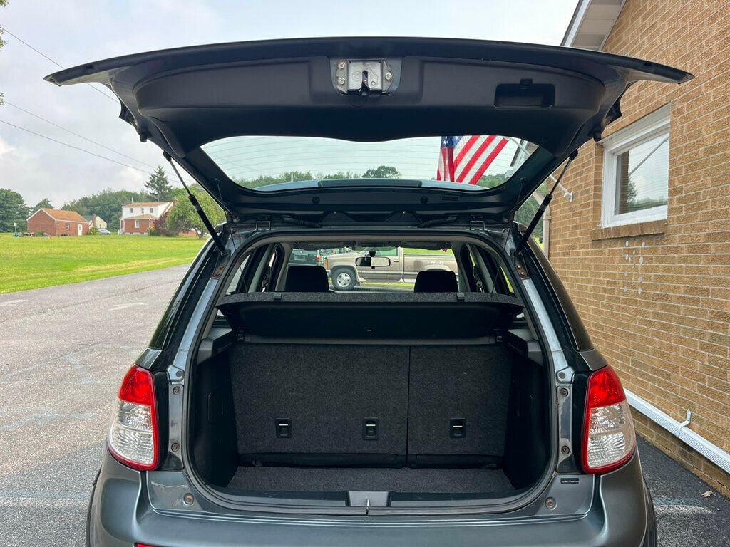 Used 2009 Suzuki SX4 AWD Hatchback w/ Touring Pkg image 29