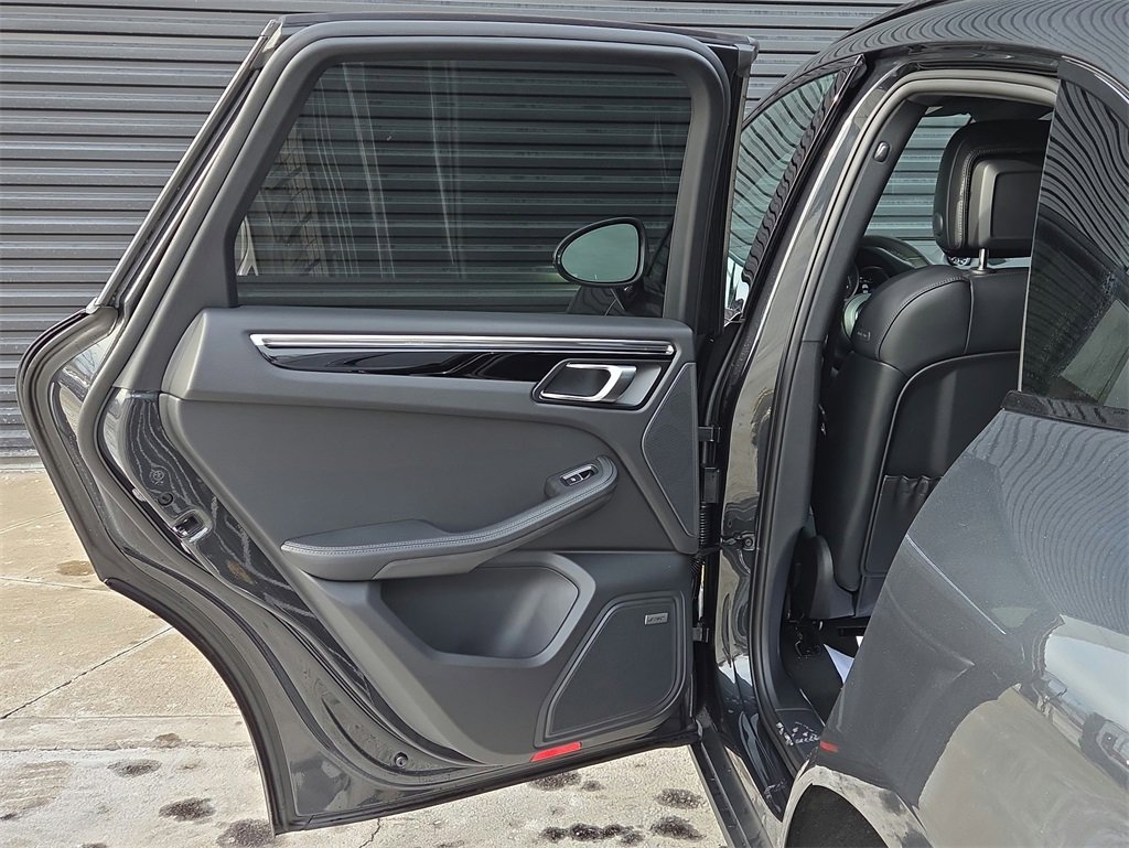 New 2026 Porsche Macan image 17