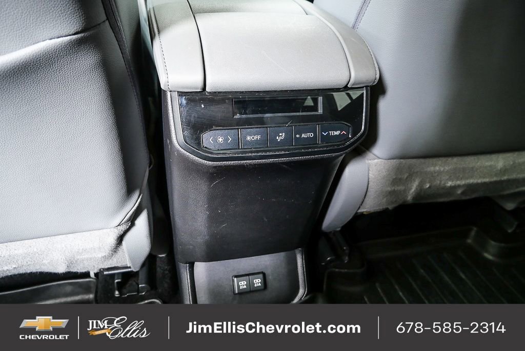 Used 2020 Toyota Highlander XLE image 18