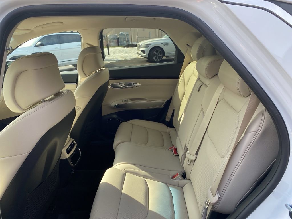 Used 2024 Genesis GV70 2.5T w/ Select Package image 18