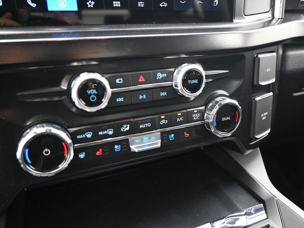 New 2026 Ford F250 Lariat w/ Black Appearance Package image 16