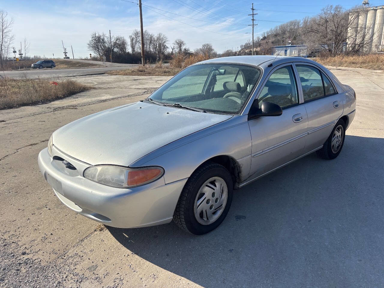 Used 2001 Ford Escort Sedan image 4