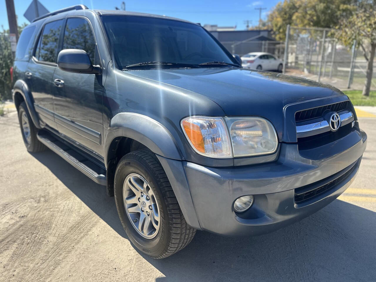 Used 2005 Toyota Sequoia SR5 image 3