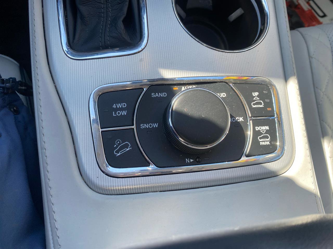 Used 2019 Jeep Grand Cherokee Summit AWD/4WD image 25