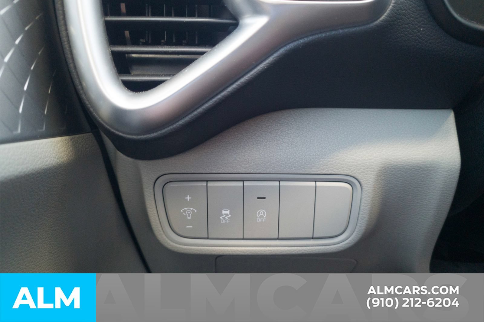 Used 2025 Kia Soul LX w/ LX Technology Package FWD image 32