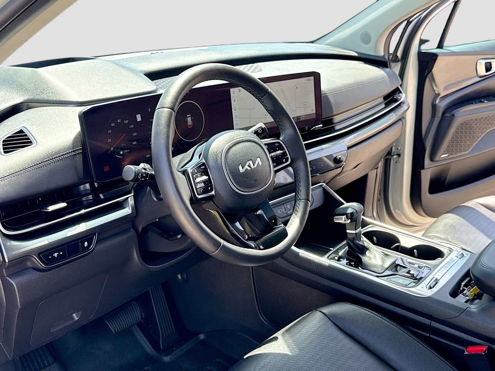 Used 2025 Kia Carnival SX Prestige FWD image 4