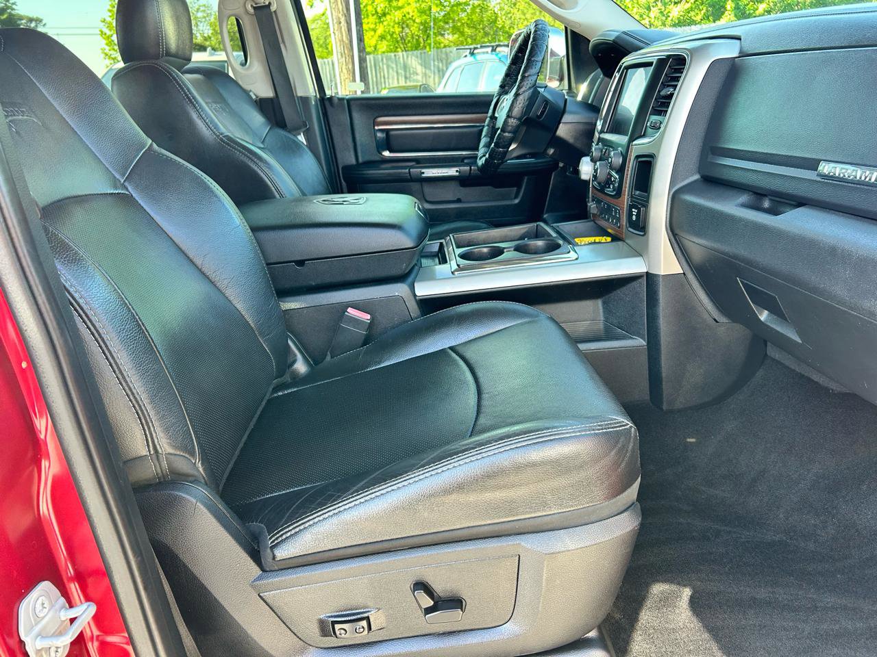 Used 2015 RAM 1500 Laramie w/ Convenience Group AWD/4WD image 10