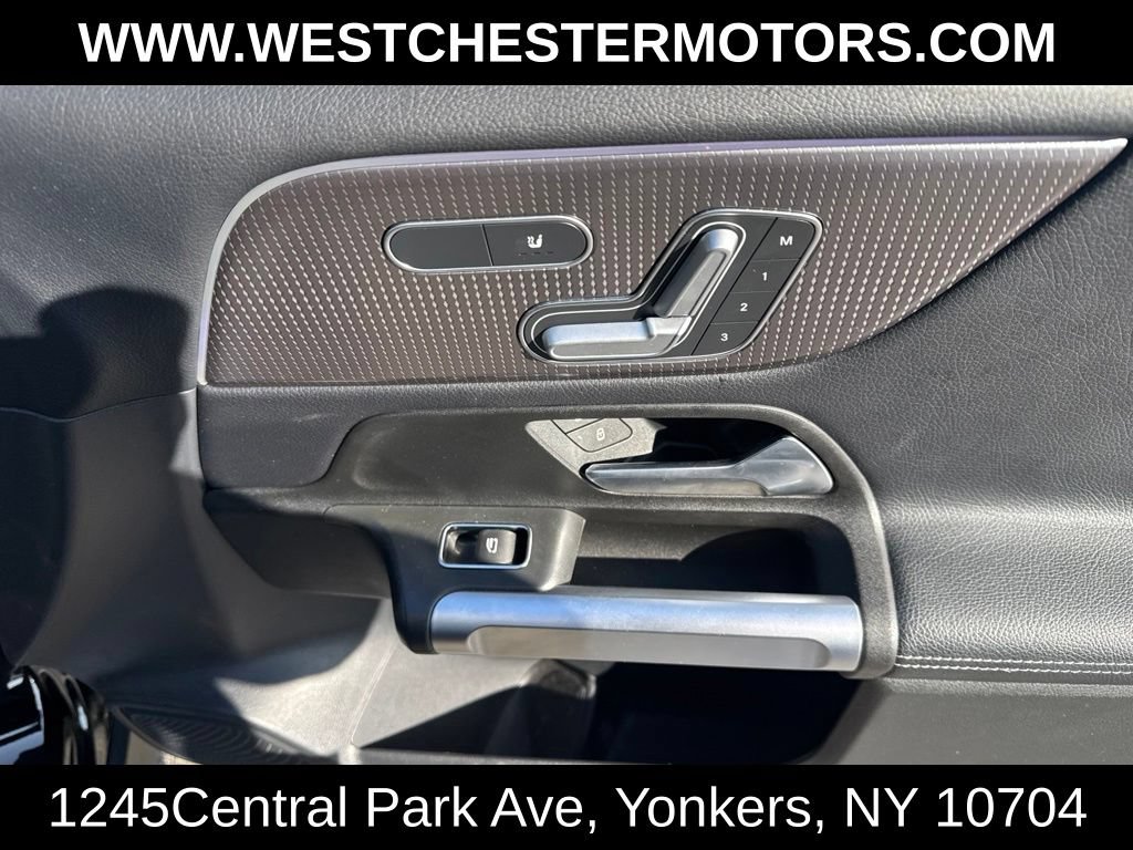 Used 2021 Mercedes-Benz GLB 250 4MATIC w/ Premium Package image 13