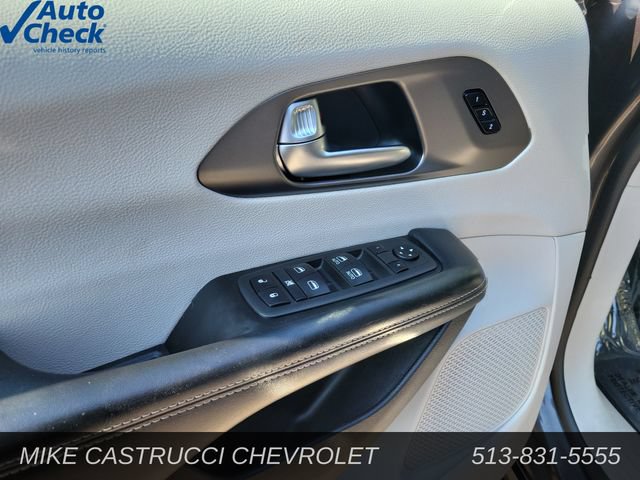 Used 2022 Chrysler Pacifica Touring-L FWD image 23