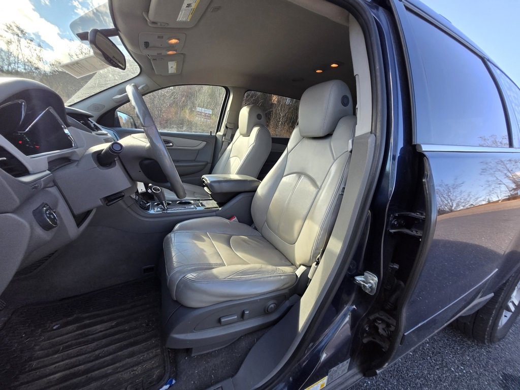 Used 2015 Chevrolet Traverse LT image 8